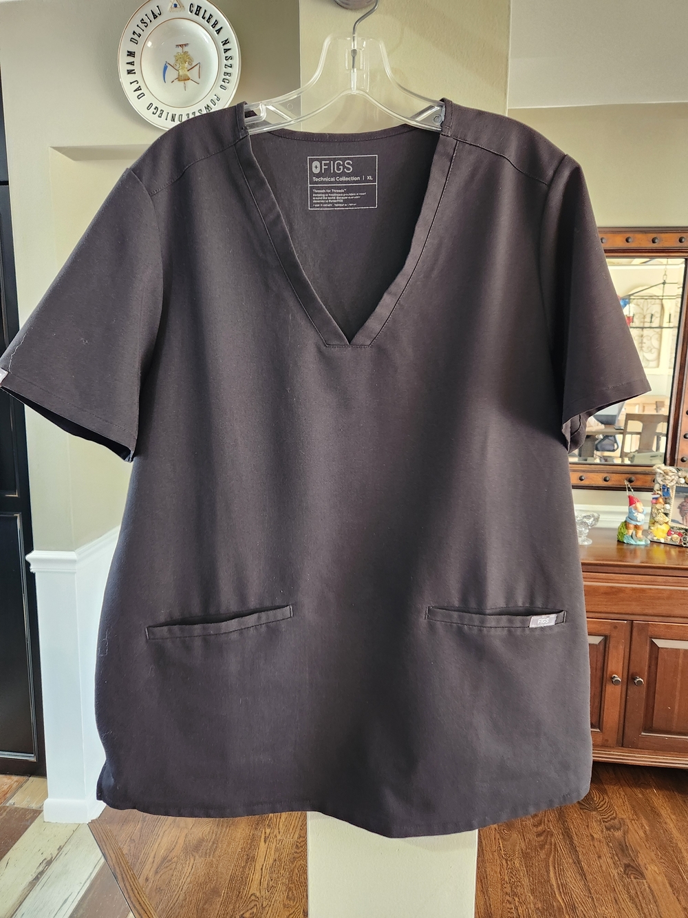 FIGS Women's Black V-Neck Medical Scrub Top With 2 Front Pockets Size XL